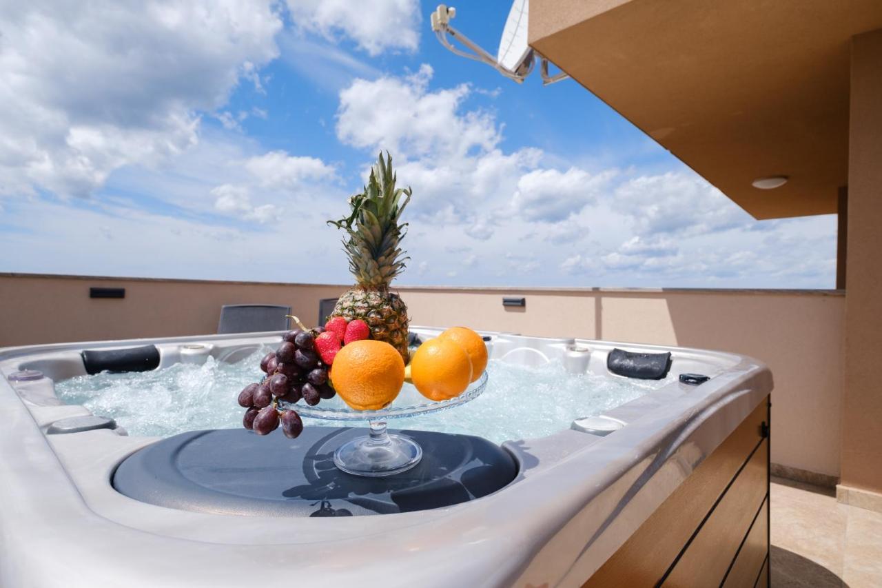 Apartments Luana With Private Jacuzzi Задар Екстер'єр фото