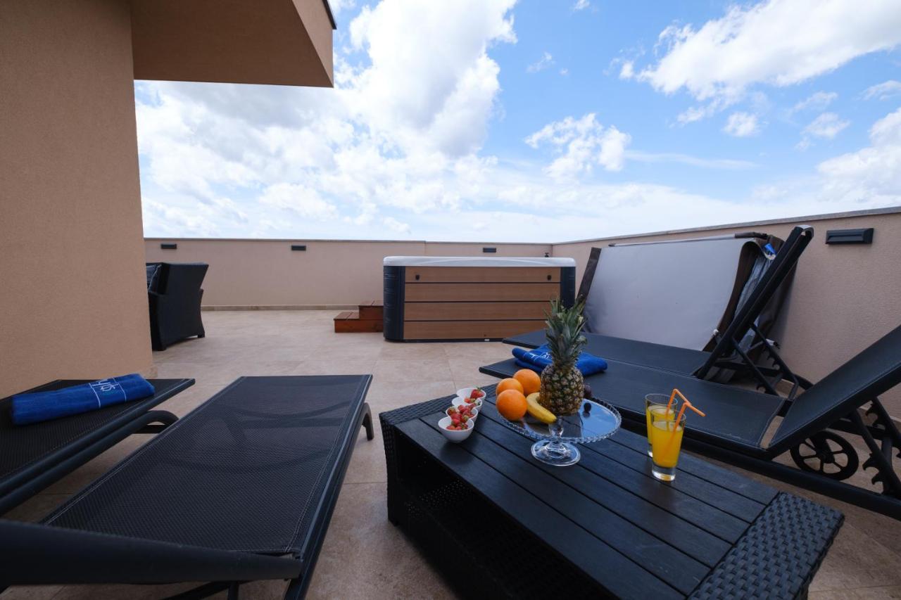 Apartments Luana With Private Jacuzzi Задар Екстер'єр фото