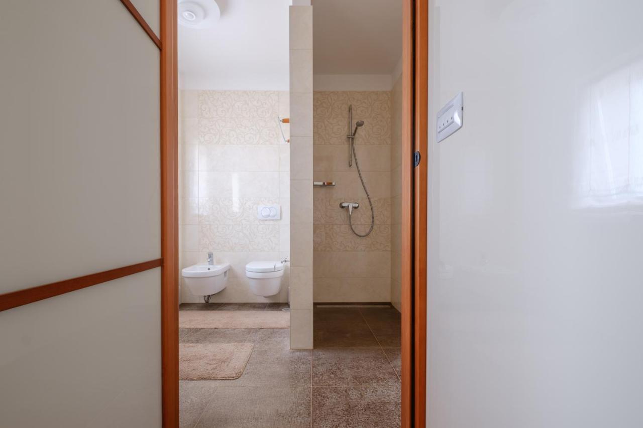 Apartments Luana With Private Jacuzzi Задар Екстер'єр фото