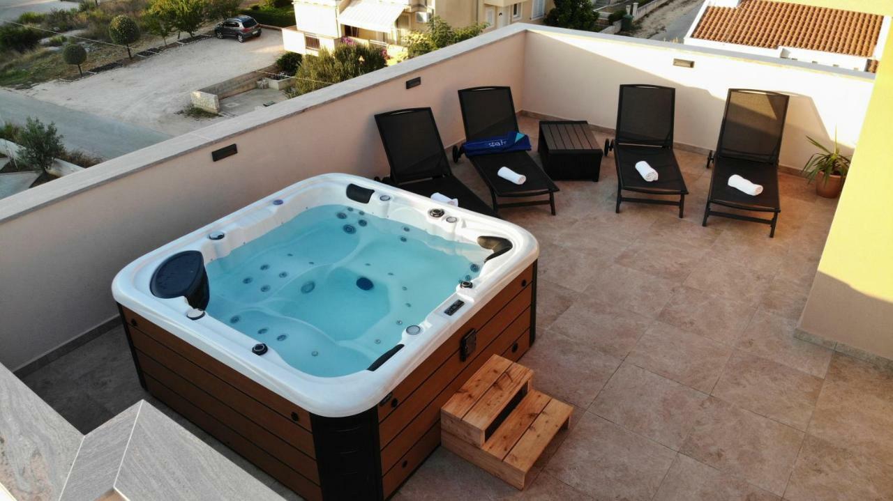Apartments Luana With Private Jacuzzi Задар Екстер'єр фото